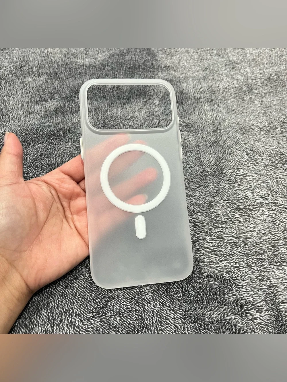 Iphone 17 Pro Max ultra thin magnetic  phone case